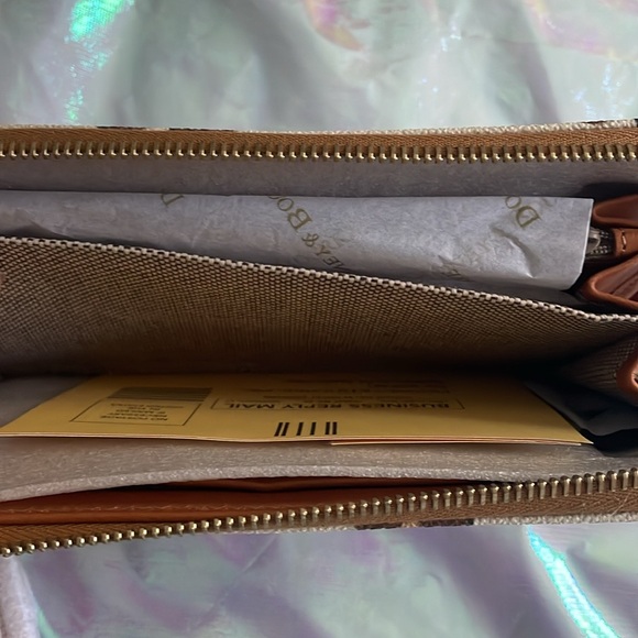 Dooney&Bourke Tote and wallet set - Picture 7 of 7